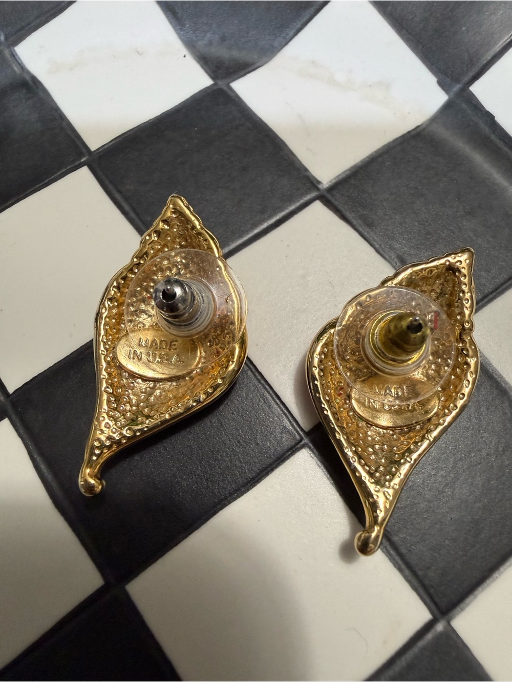 Vintage Nautical Shell Enamel Post Back Earrings - Picture 2 of 4